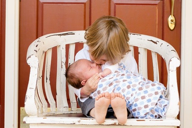 10 tips om je kleuter voor te bereiden op een baby