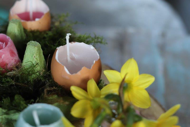 ei-kaarsen-maken-in-eierschaal