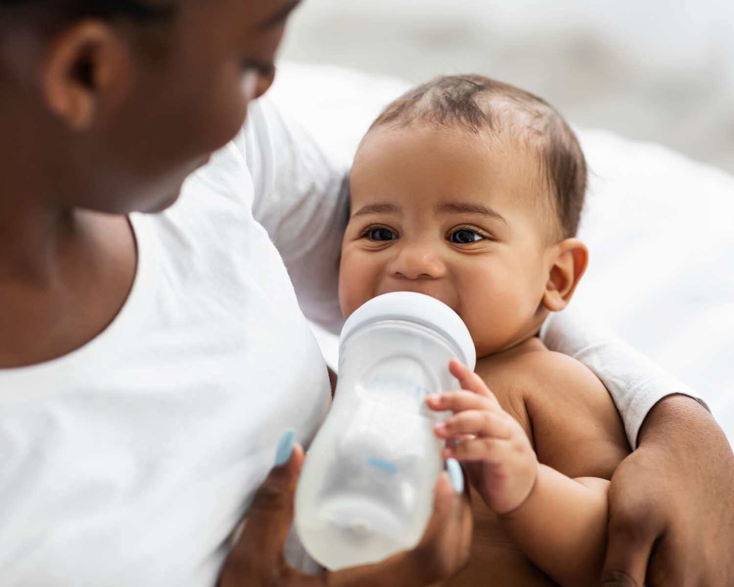Overstappen van borstvoeding naar flesvoeding